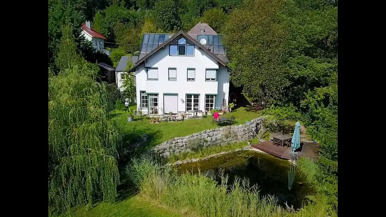 Architektenhaus mit Schwimmteich in bester Purkersdorfer Lage!