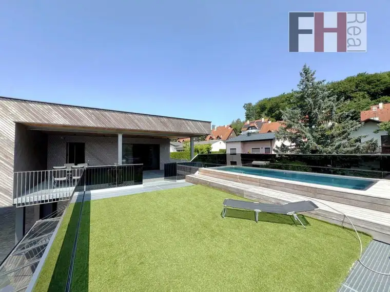 Moderne Gewerbeliegenschaft mit stylischer Wohneinheit inkl. Pool on Top! Bauland Kerngebiet! Vielfältige Nutzungsmöglichkeiten &gt; Geschäftslokal, Büro, Praxis, Mobilitätscenter, KFZ!