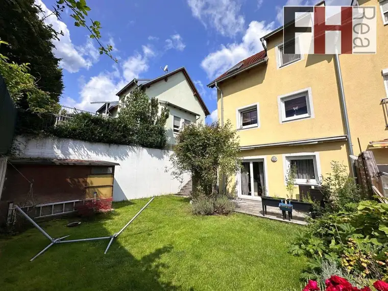 Gepflegtes Eckreihenhaus mit Eigengarten und 2 PKW Stellplätzen