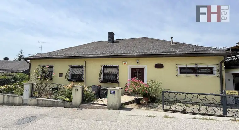 Großzügiges 6-Zimmer Einfamilienhaus in guter Gablitzer Lage mit Garten und Garage!