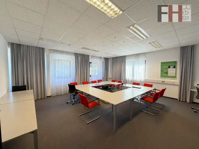 Büroflächen/Kanzlei-/Praxisräumlichkeiten in Purkersdorf, gesamt ca. 217m², gute Verkehrsanbindung, Parkplätze inklusive!