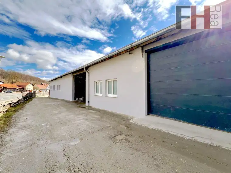 220m² große Lagerhalle, erweiterbar auf 360m², Raumhöhe 4m, großes elektrisches Einfahrtstor, am Ortsrand von Gablitz!