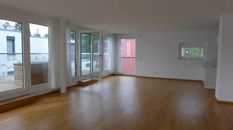 Großzügige, moderne DG-Wohnung in Nussdorf mit Garagenplatz mit Blick in die Weinberge