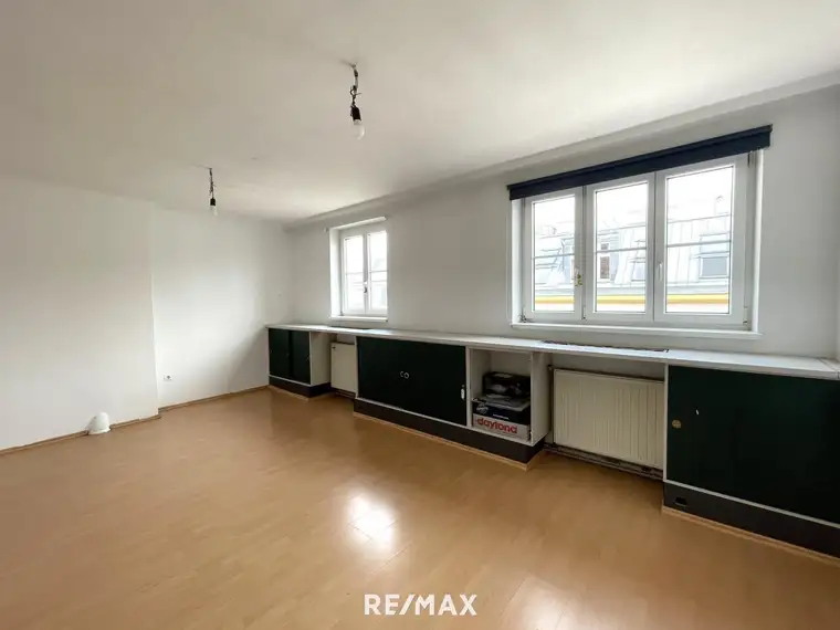 Sanierungsbedürftige DG-Wohnung bei der Währinger Straße/Volksoper
