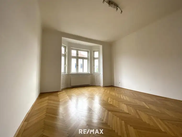 Zwei nebeneinander liegende Wohnungen mit Altbau-Flair