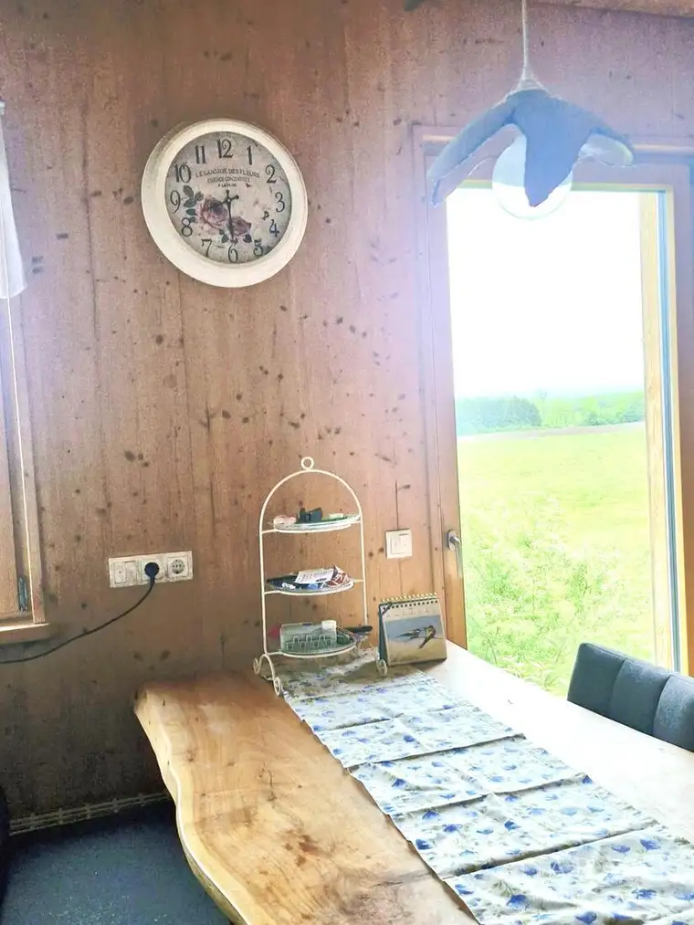 Modernes und effizientes Zuhause mit Holzcharme