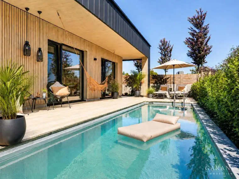 Exklusiver Luxus-Bungalow mit ca. 9 m -Pool, Kamin und Wellness-Oase in Kirchberg bei Mattighofen!