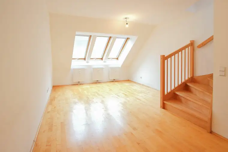 Lichtdurchflutete DG-Maisonette in Top Lage