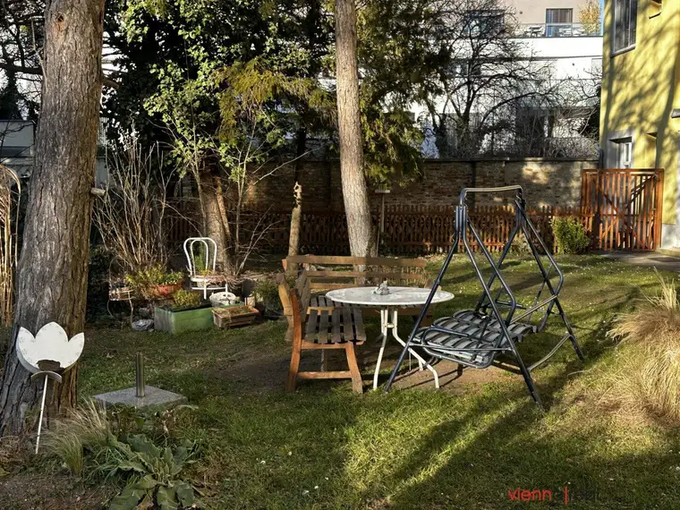 UNBEFRISTET und Nähe Bahnhof - nette 2-Zimmer-Wohnung, separate Küche mit kleinem Essplatz, Gartennutzung
