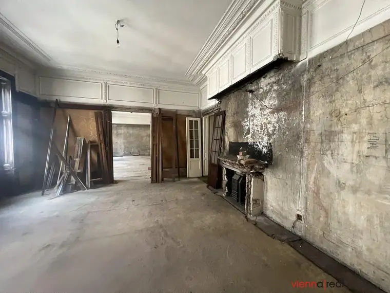 UNBEFRISTET - &lt;&gt; Repräsentatives 7-Zimmer Altbau-Büro mit Blick auf das Rathaus – ca. 300 m² in bester Innenstadtlage