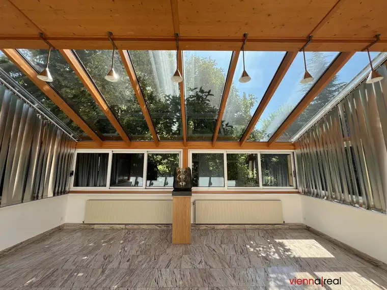 Sanierte großzügige und lichtdurchflutete Bürofläche mit Blick ins Grüne - rd. 174 m2, 5 Zimmer, 2 WCs und rd. 29 m2 klimatisierter Wintergarten in Wien-Liesing