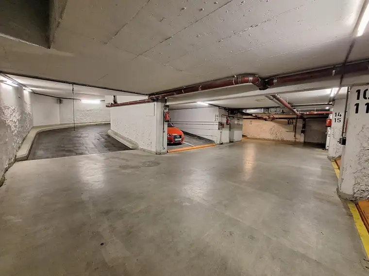 360 Tour / Tiefgaragenplatz (Duplex = Stapelparkplatz) in ruhiger, zentraler Lage des 5. Bezirks