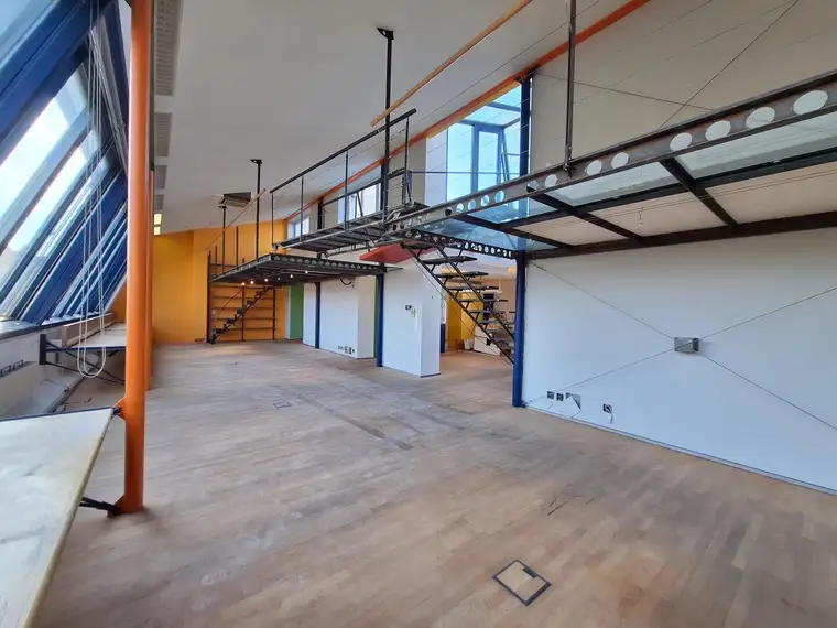 360 TOUR / Multifunktionales, modernes, lichtdurchflutetes Dachgeschoss-Atelier/Büro mit Terrasse in bester Lage des 18. Bezirks