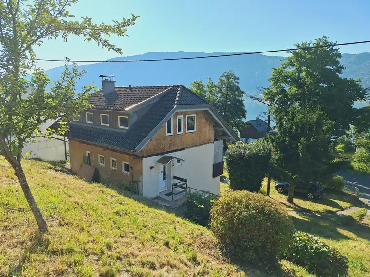 Sanierungsbedürftiges Einfamilienhaus mit Balkon und direktem Blick auf den Ossiacher See - Nähe Sattendorf / Bodensdorf  