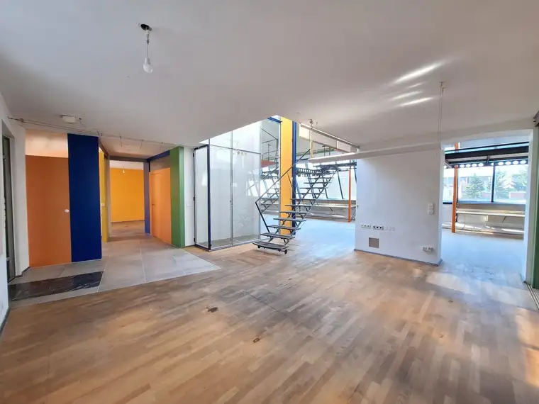 360 TOUR / Multifunktionales, modernes, lichtdurchflutetes Dachgeschoss-Atelier/Büro mit Terrasse in bester Lage des 18. Bezirks