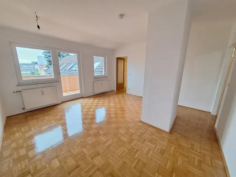 360 Tour / Sehr schön sanierte 2-Zimmer-Dachgeschoss-Neubauwohnung mit Balkon in zentraler Lage