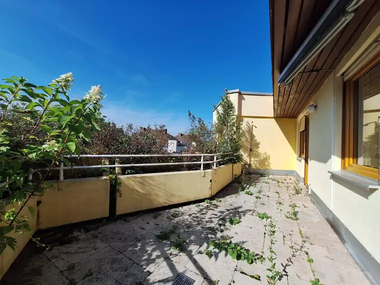 360° Tour / Großzügige, helle 5-Zimmer-Terrassen-Loggia-Neubauwohnung (Lift) mit Garagenplatz und Fernblick