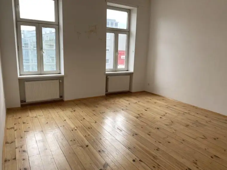 Helle 2-Zimmerwohnung in charmantem Altbau, Küche mit Platz für Sitzecke, Zimmer zentral begehbar, Nähe Linien 2 + 31 + 33 und U6-Dresdnerstraße!