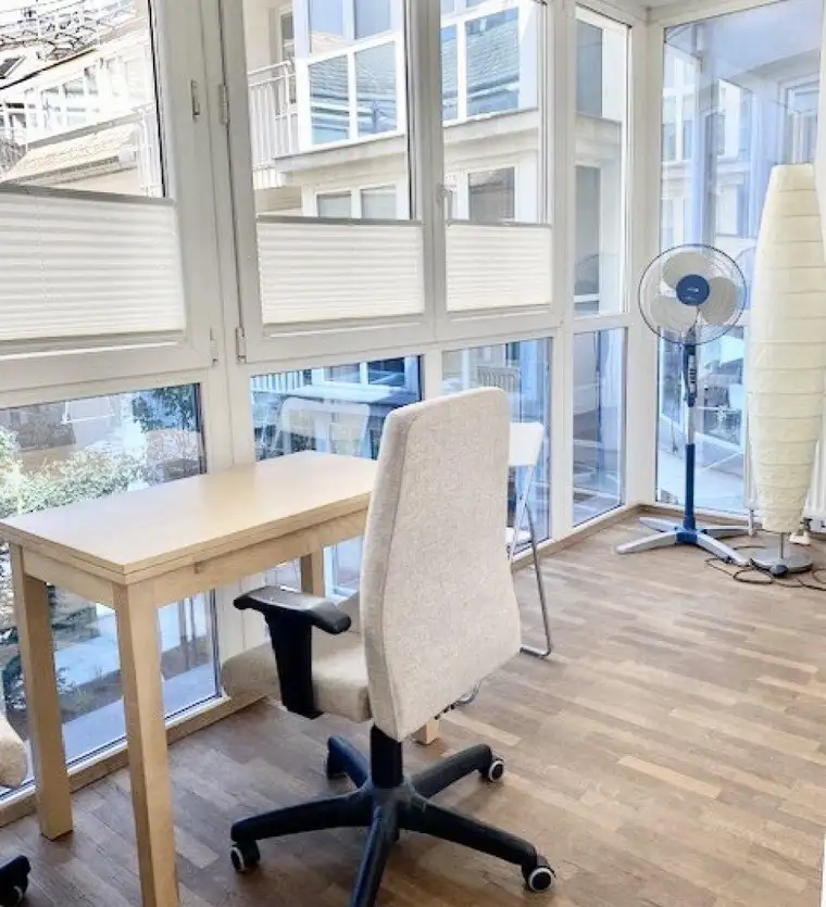 Moderne, sehr hübsche 2-Zimmerwohnung mit verglaster Loggia, Küche mit Küchenzeile, inklusive Garagenplatz, Nähe Rochusmarkt + U3-Rochusgasse!