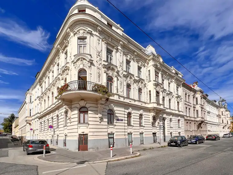Exklusive Altbauwohnung mit Erkern und Balkon in Altpenzing
