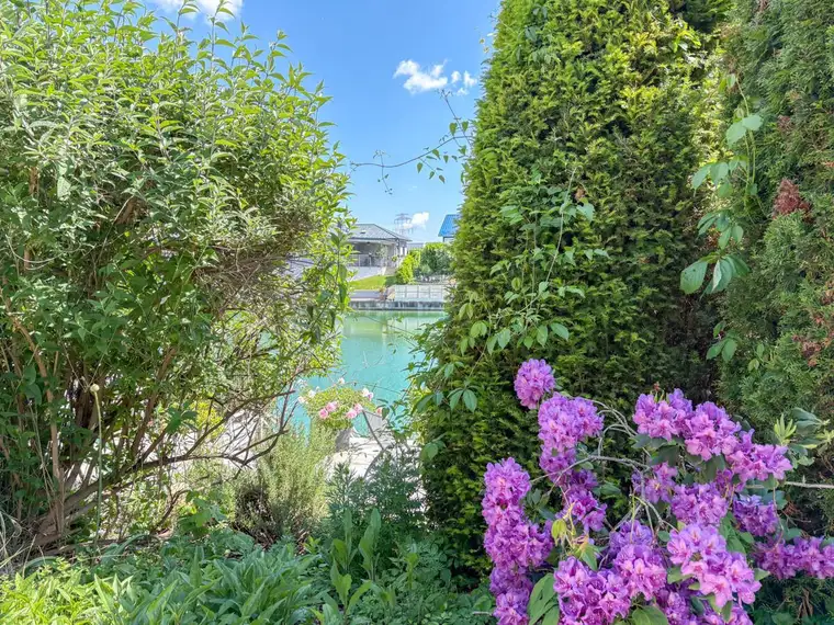 Idyllisches Haus mit eigenem Seezugang