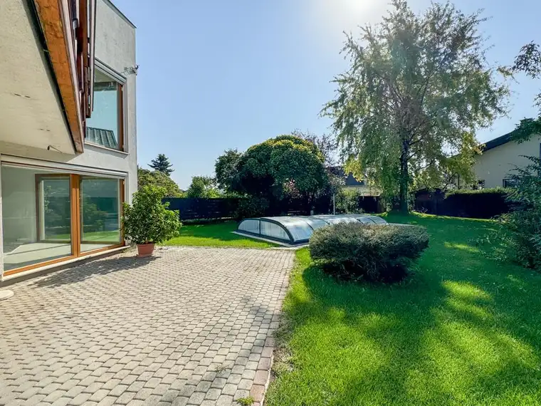 Exklusives Wohnen vor den Toren Wiens – Traumhaftes Haus mit Garten &amp; Pool
