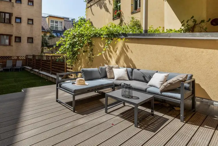 Hinreißende Altbauwohnung mit Gartenterrasse