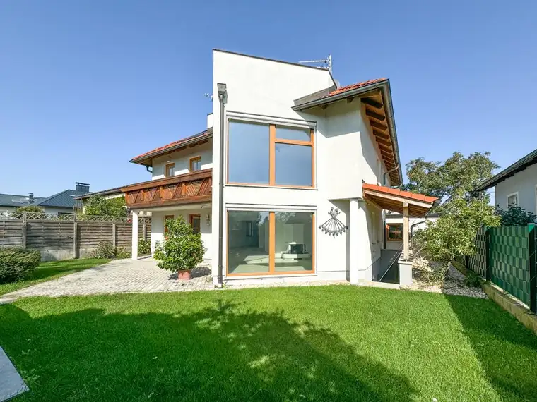 Exklusives Wohnen vor den Toren Wiens – Traumhaftes Haus mit Garten &amp; Pool