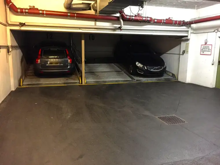 Hebebühnenplatz für kleine Stadtautos - Nähe Bacherpark