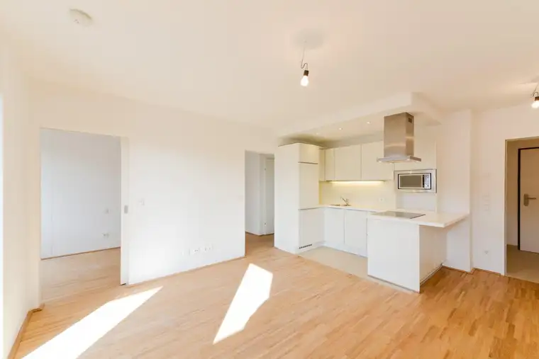 2-Zimmer Wohnung mit Balkon Nähe Westbahnhof! Ruhige Lage! Ab August