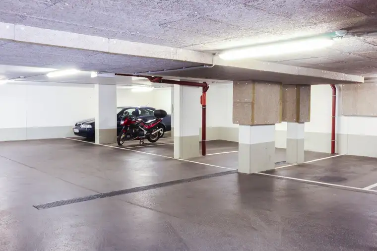Motorrad-Garagenplatz in der Peitlgasse