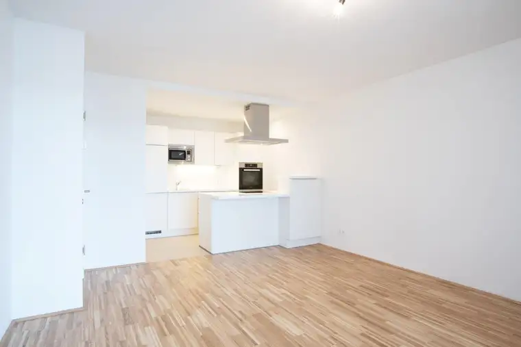 Hofseitige 2-Zimmer-Wohnung mit großem Balkon! Kühlung inklusive! U6 Floridsdorf! AB MITTE OKTOBER