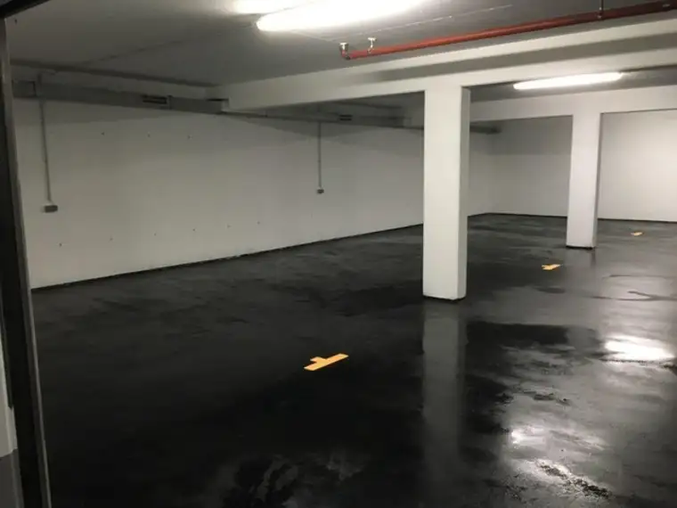 Befahrbare Lagerfläche (282 m²) mit perfektem Grundriss und geringen BKs - direkt beim Westbahnhof