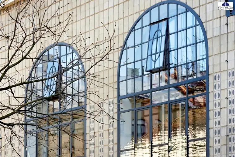 Attraktive ca. 120 m² - Büro/Praxis-Fläche mit Balkon in repräsentativem Gebäude