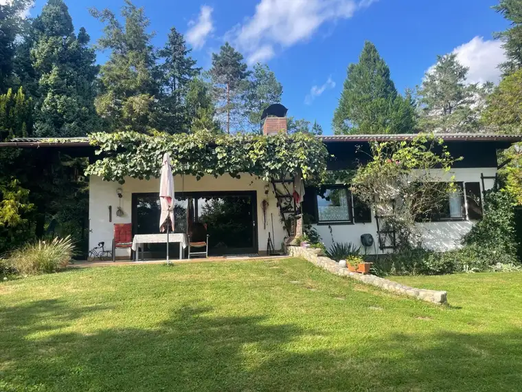 Schöner Bungalow in ruhiger Lage und schönem Garten, wenige Minuten südlich von Graz entfernt!