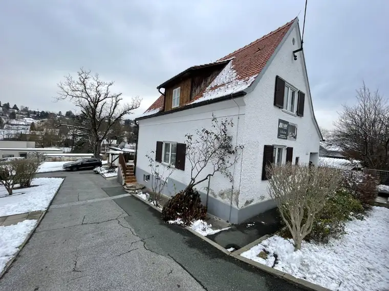 Leicht renovierbares Haus in bester Sonnenlage in der Ragnitz!
