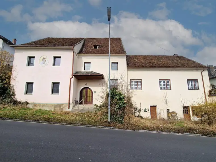 Hartberg: schönes Grundstück mit sanierungsbedürftigen Haus in zentraler Lage!