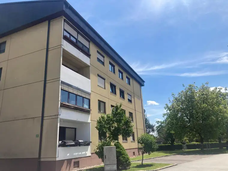 Sanierte Wohnung mit Balkon in Kalsdorf