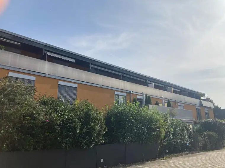 Maisonnette mit 2 Balkone und 2 Parkplätze