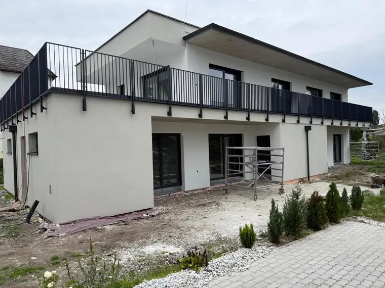 ERSTBEZUG - GARTENWOHNUNG in LIEBENAU! CARPORT! GARTEN! TOP 1