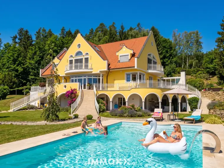 Herrschaftliches Landgut über dem Kurort Bad Schwanberg — Luxusvilla mit Gästehaus, Spa &amp; 6,8 ha Eigengrund
