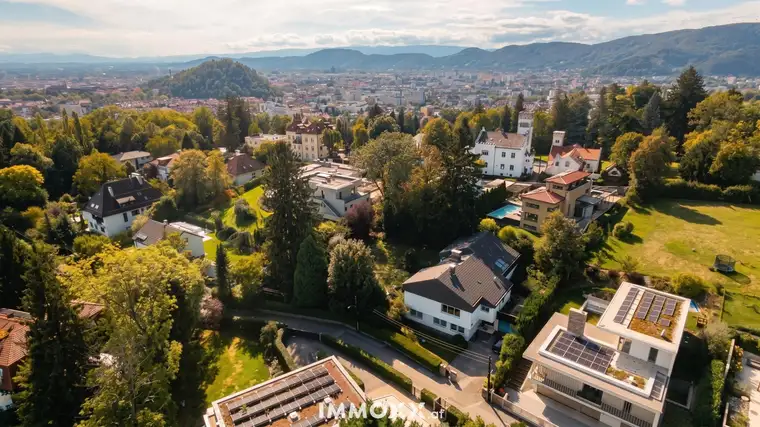 Dornröschenschlaf in Geidorf: großzügiges Haus mit Hallenbad, 1.768 m² Grund, Bestlage. Bestand sanieren, neu bauen oder teilen