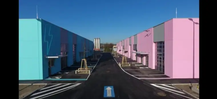Hochwertige Mehrzweckhalle - Erstbezug! - Nähe Autobahnauffahrt S5!