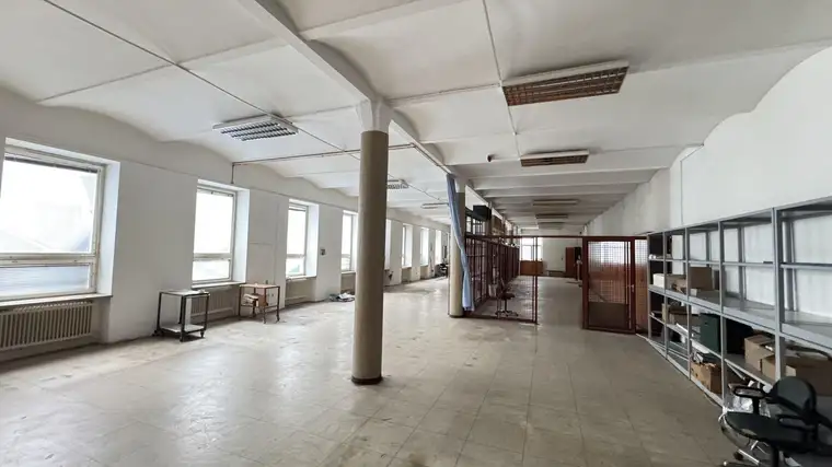 Attraktive Gewerbefläche mit Lastenlift in 1200 Wien – ca. 275m²