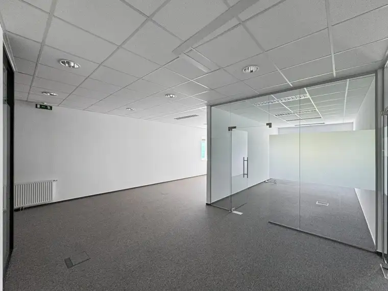 Modernes Büro mit 124 m² im 1. Stock