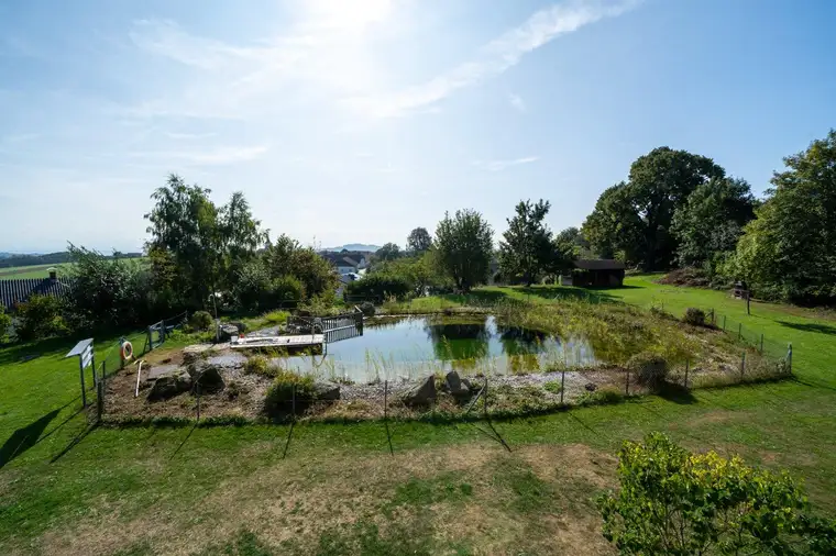 Herrliche Dachgeschosswohnung (Bezirk Melk) - mit eigenem Badeteich