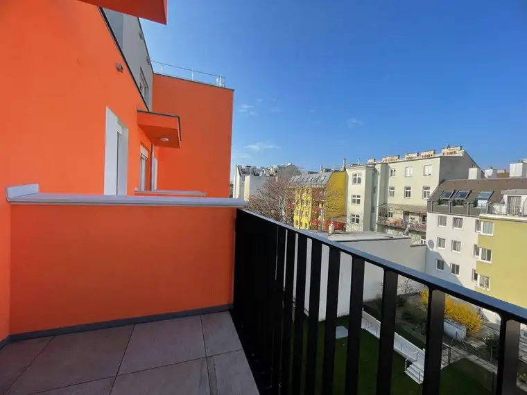 Erstbezug mit Flair: Moderne 3 Zimmerwohnung mit Balkon