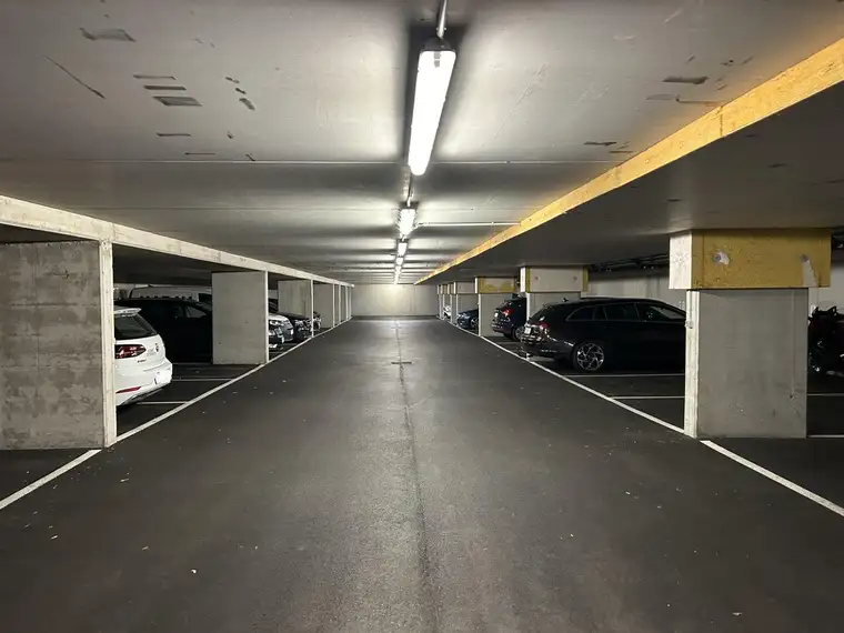 Sofort verfügbar: Tiefgaragenabstellplatz in 1220 Wien – Schickgasse 6–8