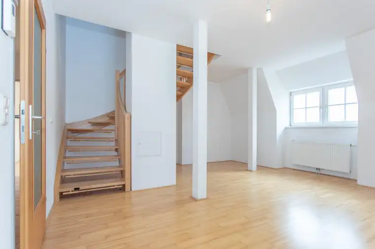 Modernes Wohnen in Gresten - 3 Zimmer Maisonette Wohnung mit Galerie Charakter