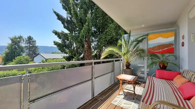 Schöne 2-Zimmer-Wohnung mit großem Balkon, Tiefgaragenstellplatz und top Ausstattung in Krumpendorf.